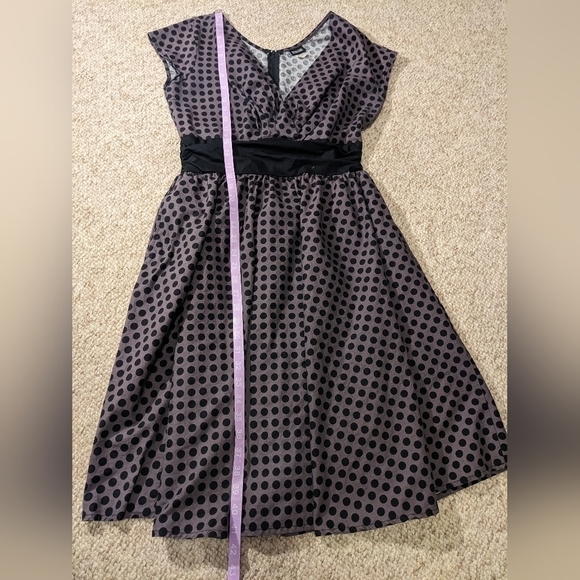 Retrolicious Grey with black polkadot dress, Size L - Picture 8 of 8